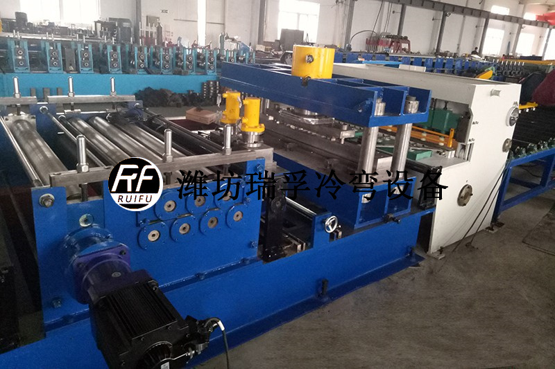 電纜橋架設(shè)備—伺服單張沖孔式